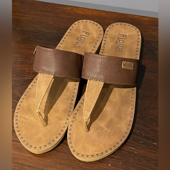 Flojos Shoes - Flojos thong sandal NWOT AIZE 9 womens